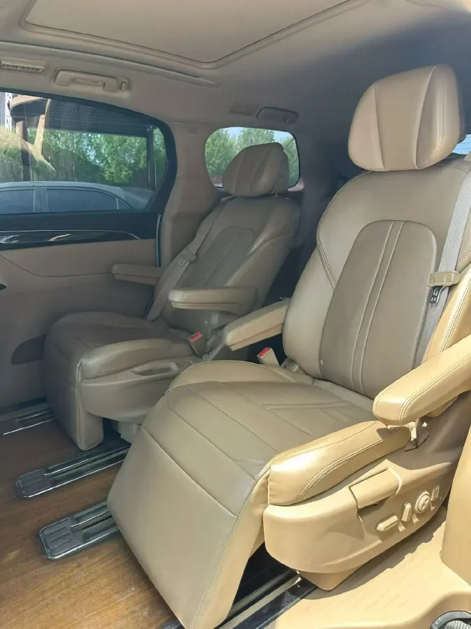 2022 Buick GL8 2.0T 237HP L4 9AT,autocango,china used car exporter,china ev exporter,chinese used car exporter,chinese used ev exporter