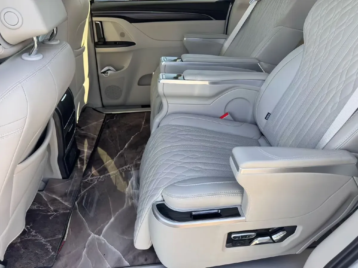 2023 Buick GL8 2.0T 237HP L4 9AT,autocango,china used car exporter,china ev exporter,chinese used car exporter,chinese used ev exporter