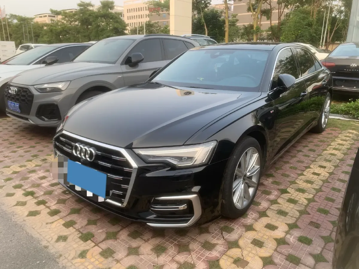 2023 Audi A6L 2.0T 245HP L4 7DCT,autocango,china used car exporter,china ev exporter,chinese used car exporter,chinese used ev exporter