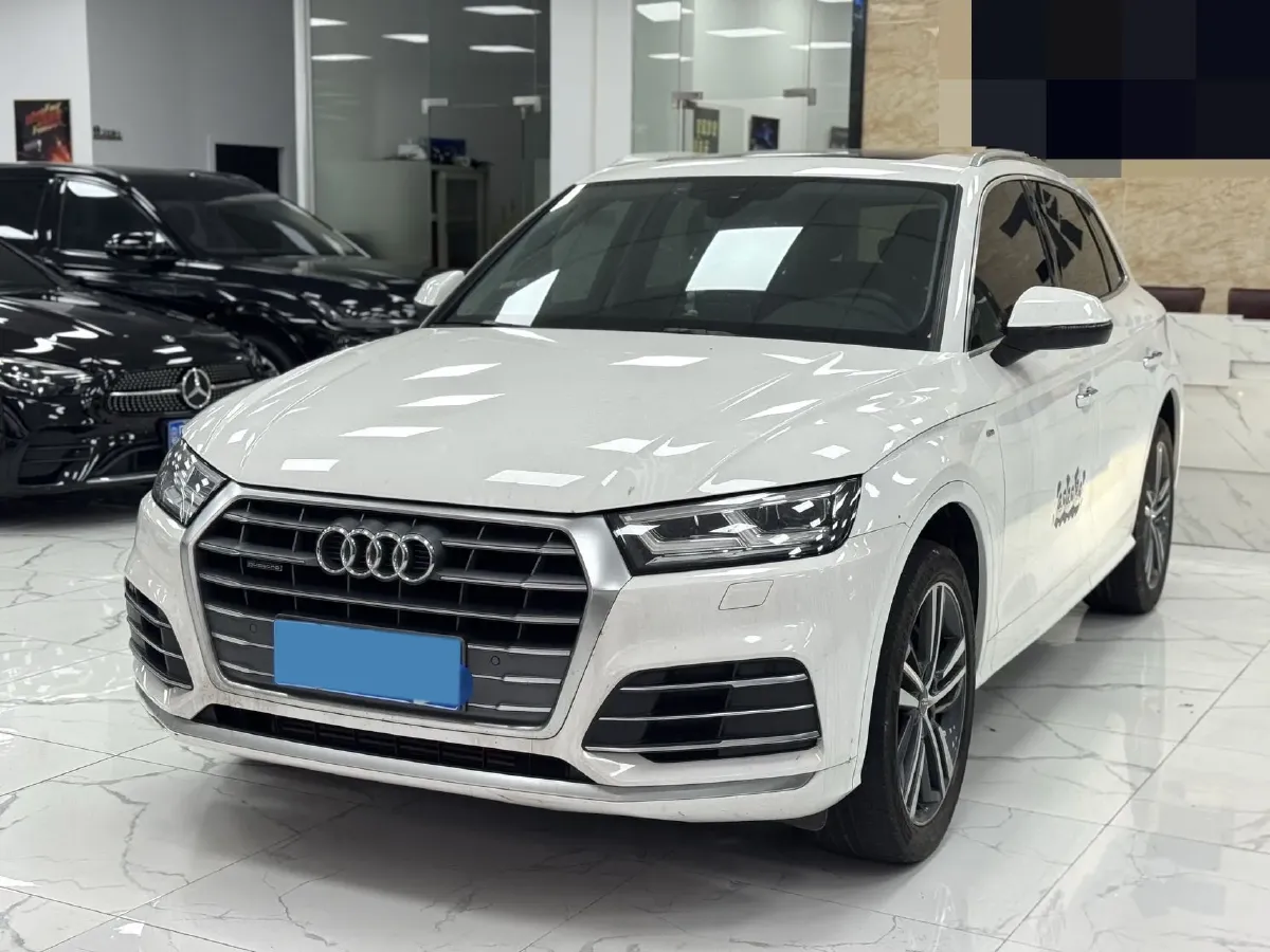2020 Audi Q5L 2.0T 190HP L4 7DCT,autocango,china used car exporter,china ev exporter,chinese used car exporter,chinese used ev exporter