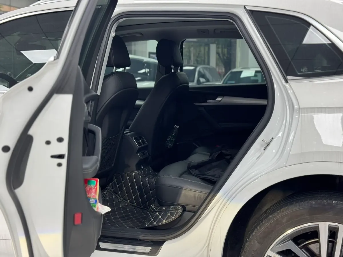 2020 Audi Q5L 2.0T 190HP L4 7DCT,autocango,china used car exporter,china ev exporter,chinese used car exporter,chinese used ev exporter