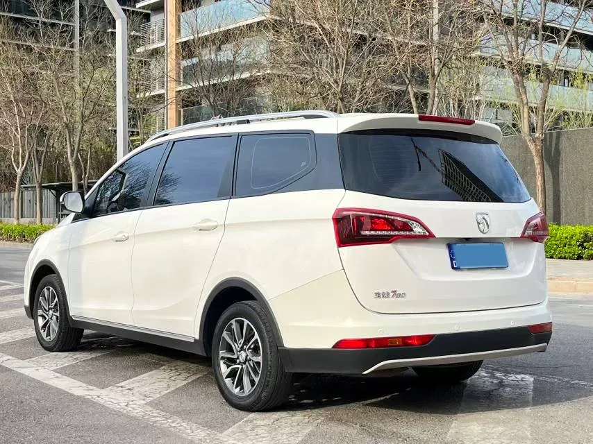 2019 BaoJun 730 1.5L 105HP L4 6MT,autocango,china used car exporter,china ev exporter,chinese used car exporter,chinese used ev exporter