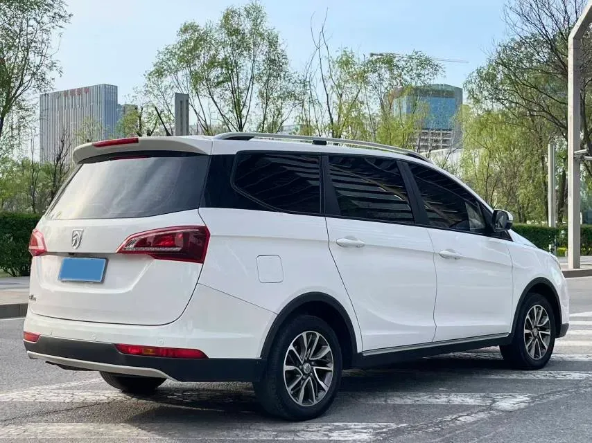 2019 BaoJun 730 1.5L 105HP L4 6MT,autocango,china used car exporter,china ev exporter,chinese used car exporter,chinese used ev exporter