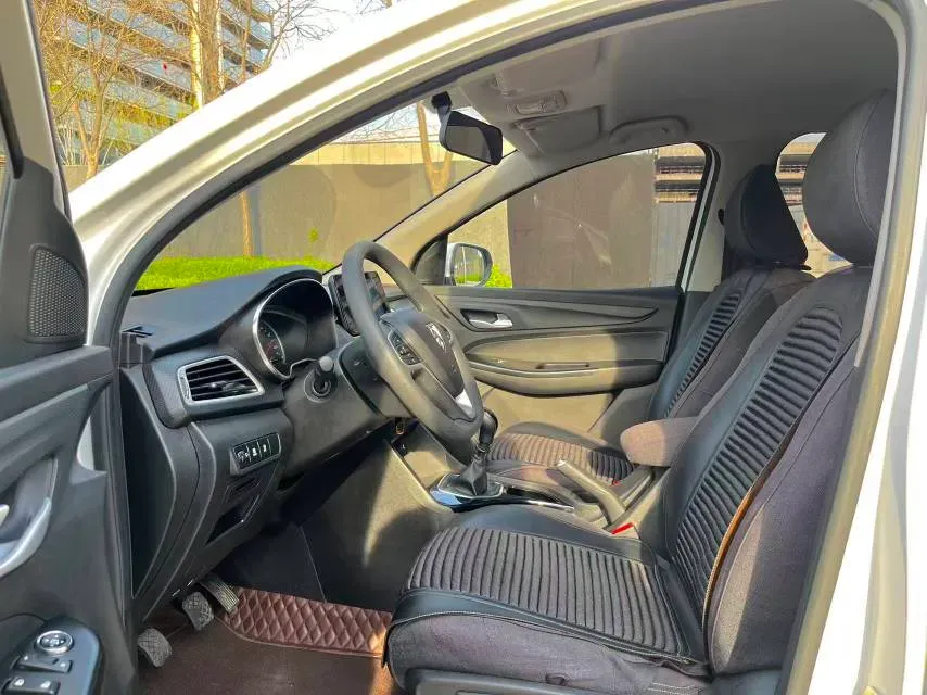 2019 BaoJun 730 1.5L 105HP L4 6MT,autocango,china used car exporter,china ev exporter,chinese used car exporter,chinese used ev exporter