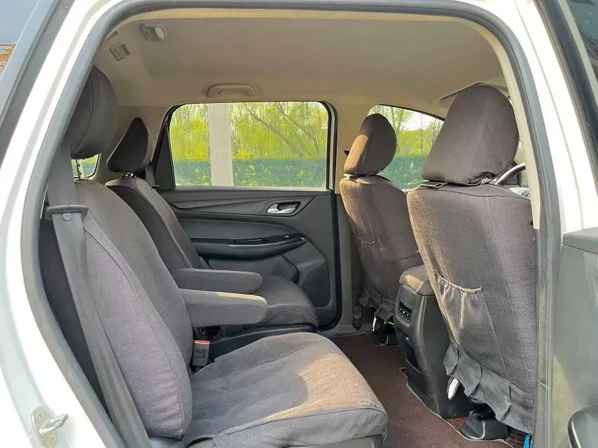 2019 BaoJun 730 1.5L 105HP L4 6MT,autocango,china used car exporter,china ev exporter,chinese used car exporter,chinese used ev exporter