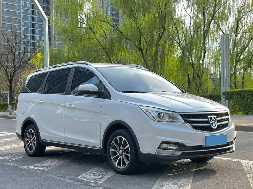 2019 BaoJun 730 1.5L 105HP L4 6MT,autocango,china used car exporter,china ev exporter,chinese used car exporter,chinese used ev exporter