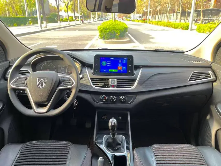 2019 BaoJun 730 1.5L 105HP L4 6MT,autocango,china used car exporter,china ev exporter,chinese used car exporter,chinese used ev exporter
