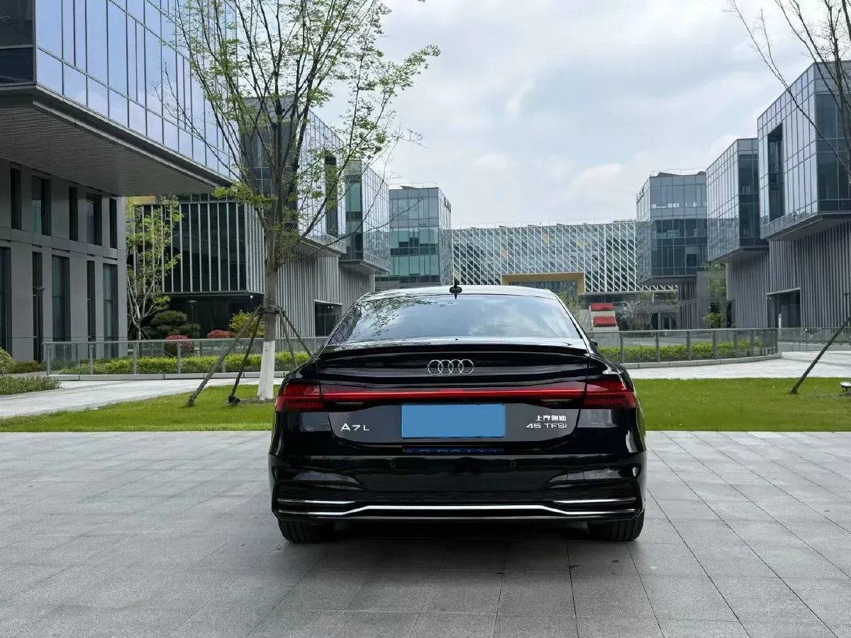 2024 Audi A7L 2.0T 245HP L4 7DCT,autocango,china used car exporter,china ev exporter,chinese used car exporter,chinese used ev exporter