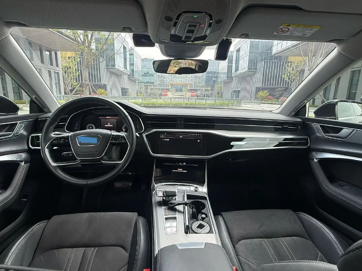 2024 Audi A7L 2.0T 245HP L4 7DCT,autocango,china used car exporter,china ev exporter,chinese used car exporter,chinese used ev exporter