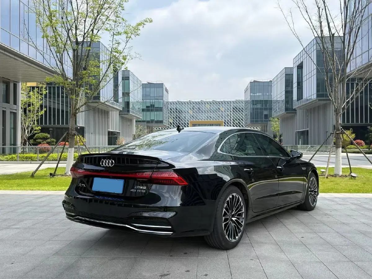 2024 Audi A7L 2.0T 245HP L4 7DCT,autocango,china used car exporter,china ev exporter,chinese used car exporter,chinese used ev exporter