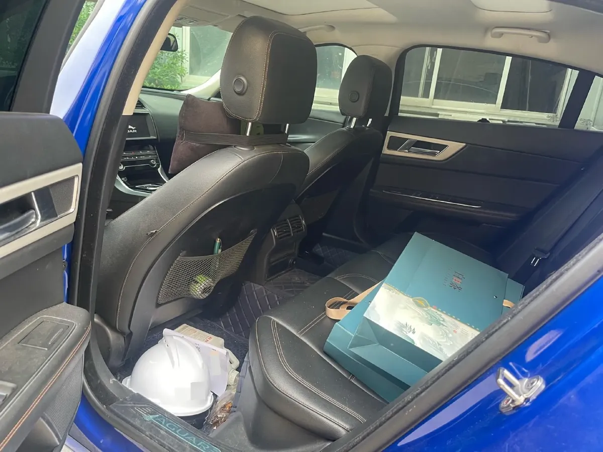 2019 Jeep Cherokee 2.0T 265HP L4 9AT,autocango,china used car exporter,china ev exporter,chinese used car exporter,chinese used ev exporter