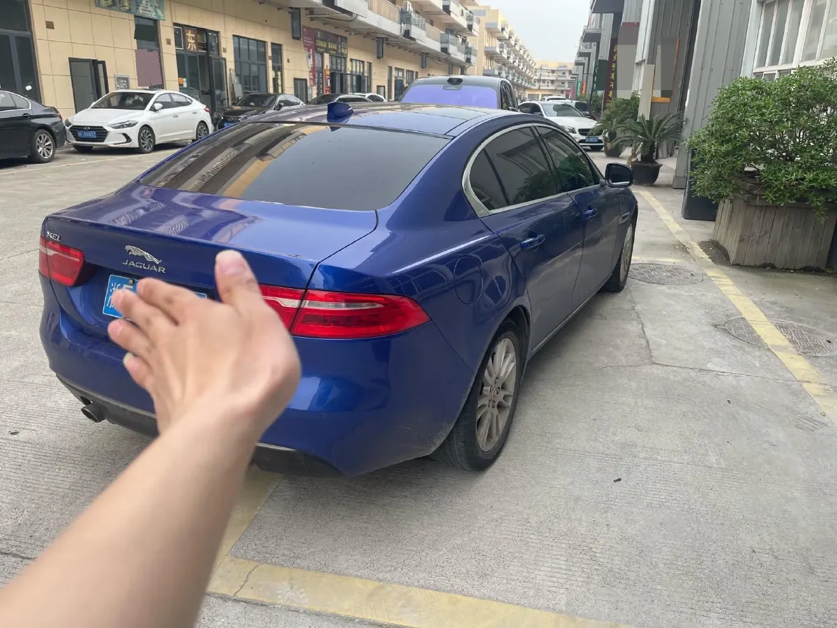 2019 Jeep Cherokee 2.0T 265HP L4 9AT,autocango,china used car exporter,china ev exporter,chinese used car exporter,chinese used ev exporter