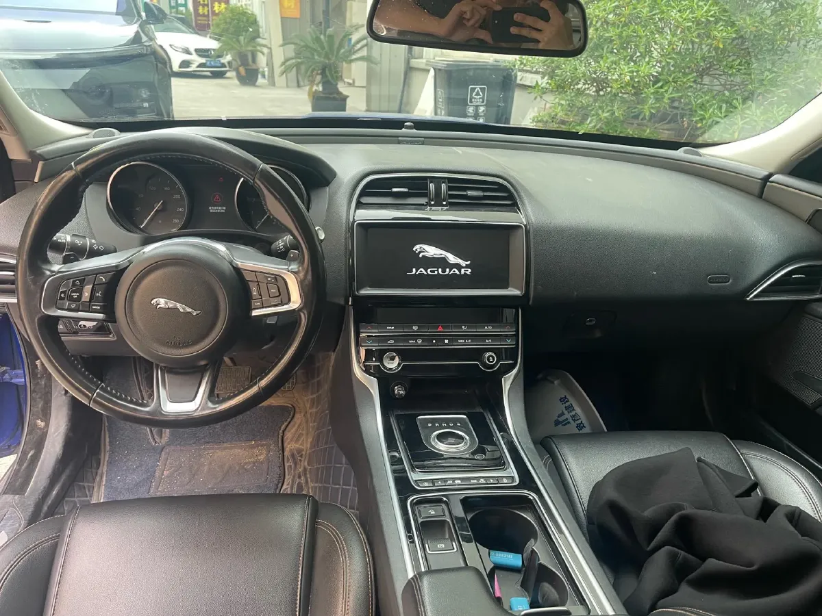 2019 Jeep Cherokee 2.0T 265HP L4 9AT,autocango,china used car exporter,china ev exporter,chinese used car exporter,chinese used ev exporter