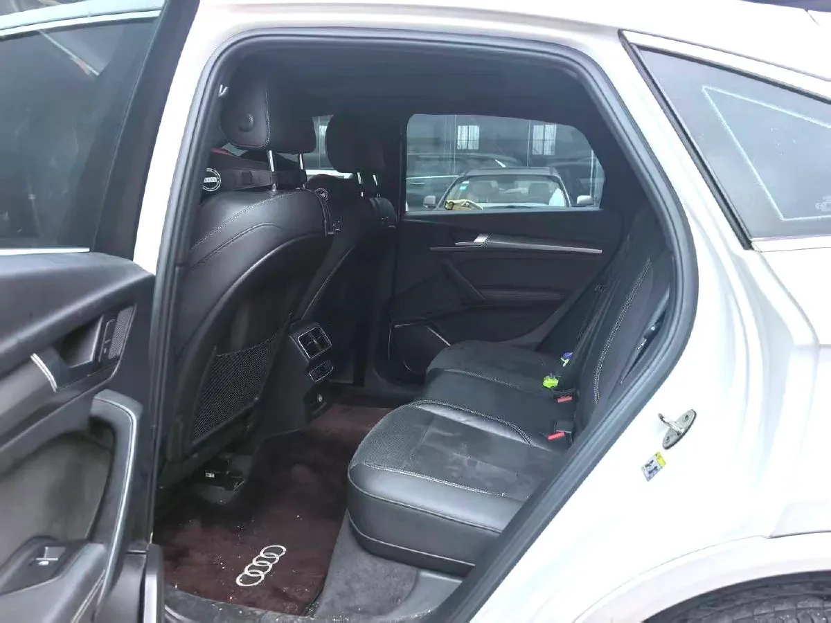 2021 Audi Q5L Sportback 2.0T 190HP L4 7DCT,autocango,china used car exporter,china ev exporter,chinese used car exporter,chinese used ev exporter