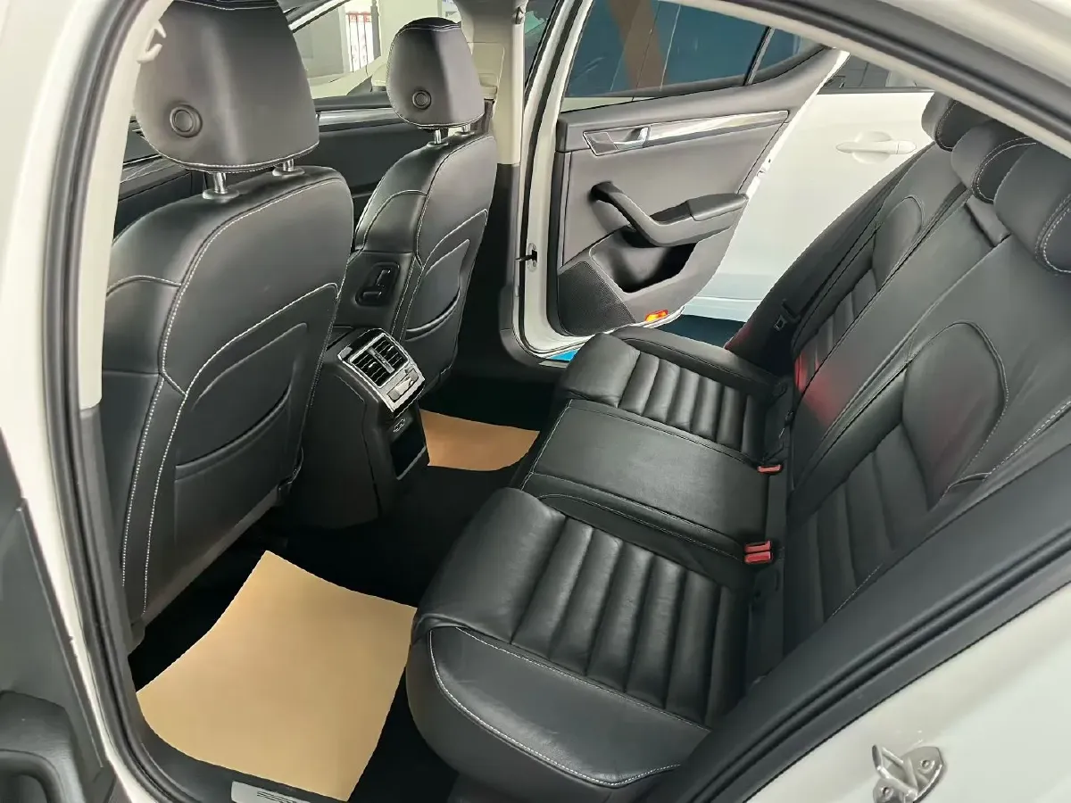 2018 Skoda Kodiak 1.8T 180HP L4 7DCT,autocango,china used car exporter,china ev exporter,chinese used car exporter,chinese used ev exporter