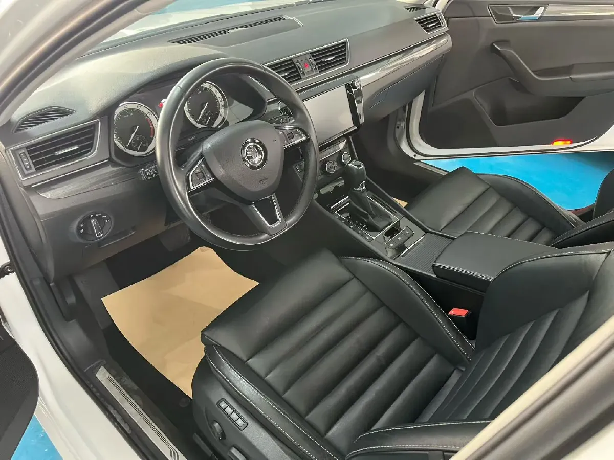 2018 Skoda Kodiak 1.8T 180HP L4 7DCT,autocango,china used car exporter,china ev exporter,chinese used car exporter,chinese used ev exporter