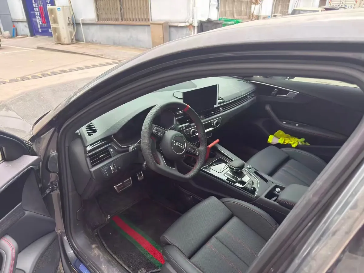 2025 Audi A4L 2.0T 190HP L4 7DCT,autocango,china used car exporter,china ev exporter,chinese used car exporter,chinese used ev exporter