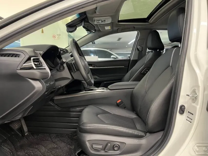 2021 Toyota Camry 2.5L 209HP L4 8AT,autocango,china used car exporter,china ev exporter,chinese used car exporter,chinese used ev exporter