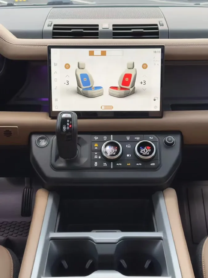 2025 Land Rover Defender 3.0T 400HP L6 8AT,autocango,china used car exporter,china ev exporter,chinese used car exporter,chinese used ev exporter