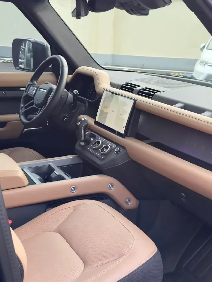 2025 Land Rover Defender 3.0T 400HP L6 8AT,autocango,china used car exporter,china ev exporter,chinese used car exporter,chinese used ev exporter