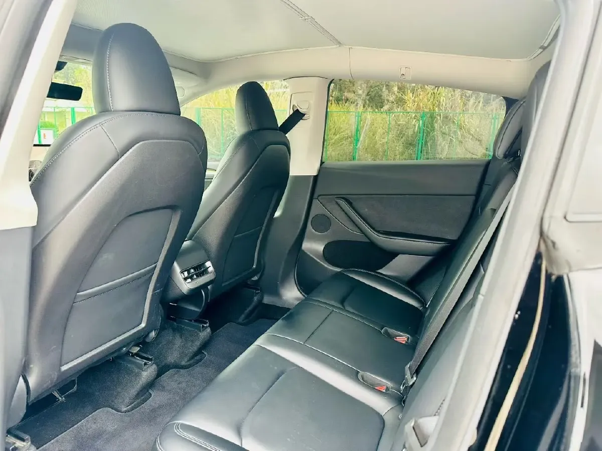 2022 Tesla Model Y BEV 60KWH,autocango,china used car exporter,china ev exporter,chinese used car exporter,chinese used ev exporter