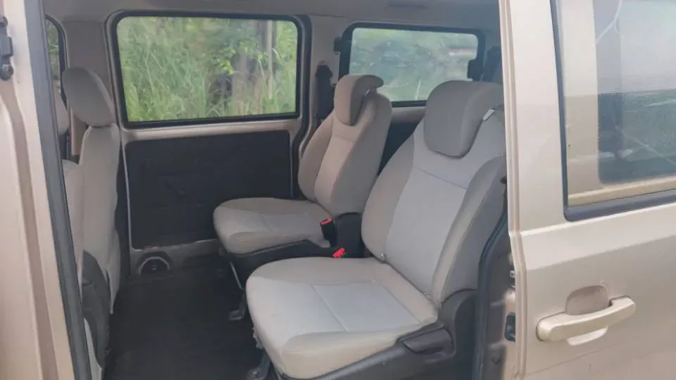 2018 WuLing RongGuang V 1.5L 112HP L4 5MT,autocango,china used car exporter,china ev exporter,chinese used car exporter,chinese used ev exporter