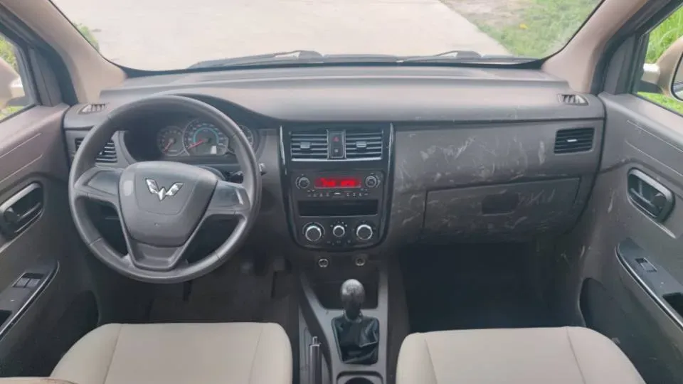 2018 WuLing RongGuang V 1.5L 112HP L4 5MT,autocango,china used car exporter,china ev exporter,chinese used car exporter,chinese used ev exporter