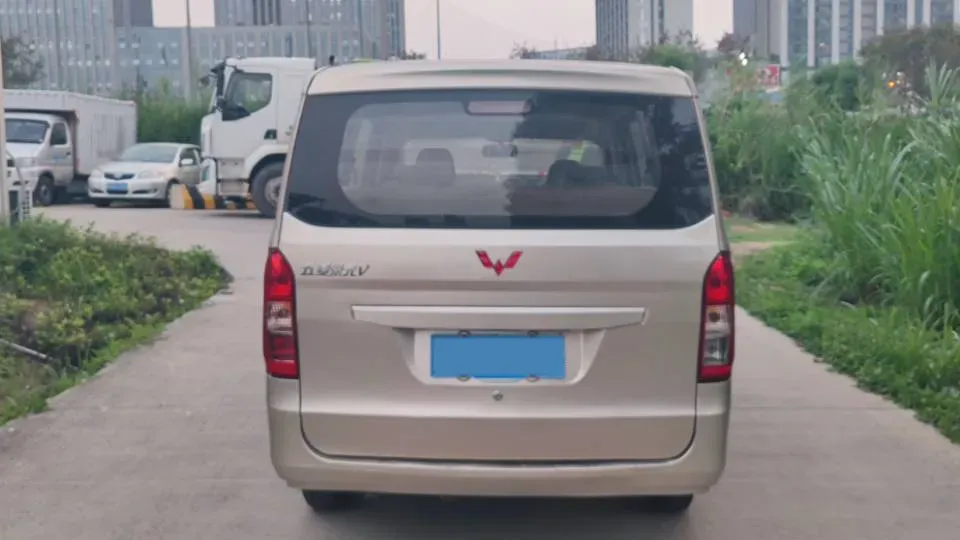2018 WuLing RongGuang V 1.5L 112HP L4 5MT,autocango,china used car exporter,china ev exporter,chinese used car exporter,chinese used ev exporter