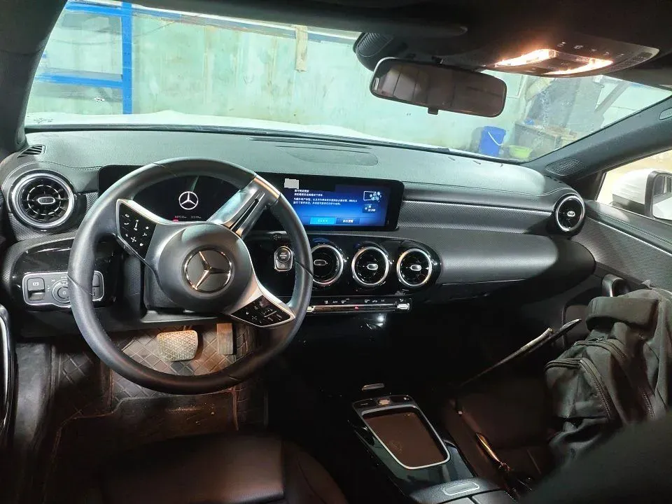 2024 Mercedes-Benz A Class 1.3T 136HP L4 7DCT,autocango,china used car exporter,china ev exporter,chinese used car exporter,chinese used ev exporter