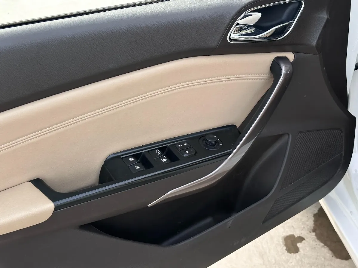 2017 BaoJun 310W 1.5L 112HP L4 6MT,autocango,china used car exporter,china ev exporter,chinese used car exporter,chinese used ev exporter