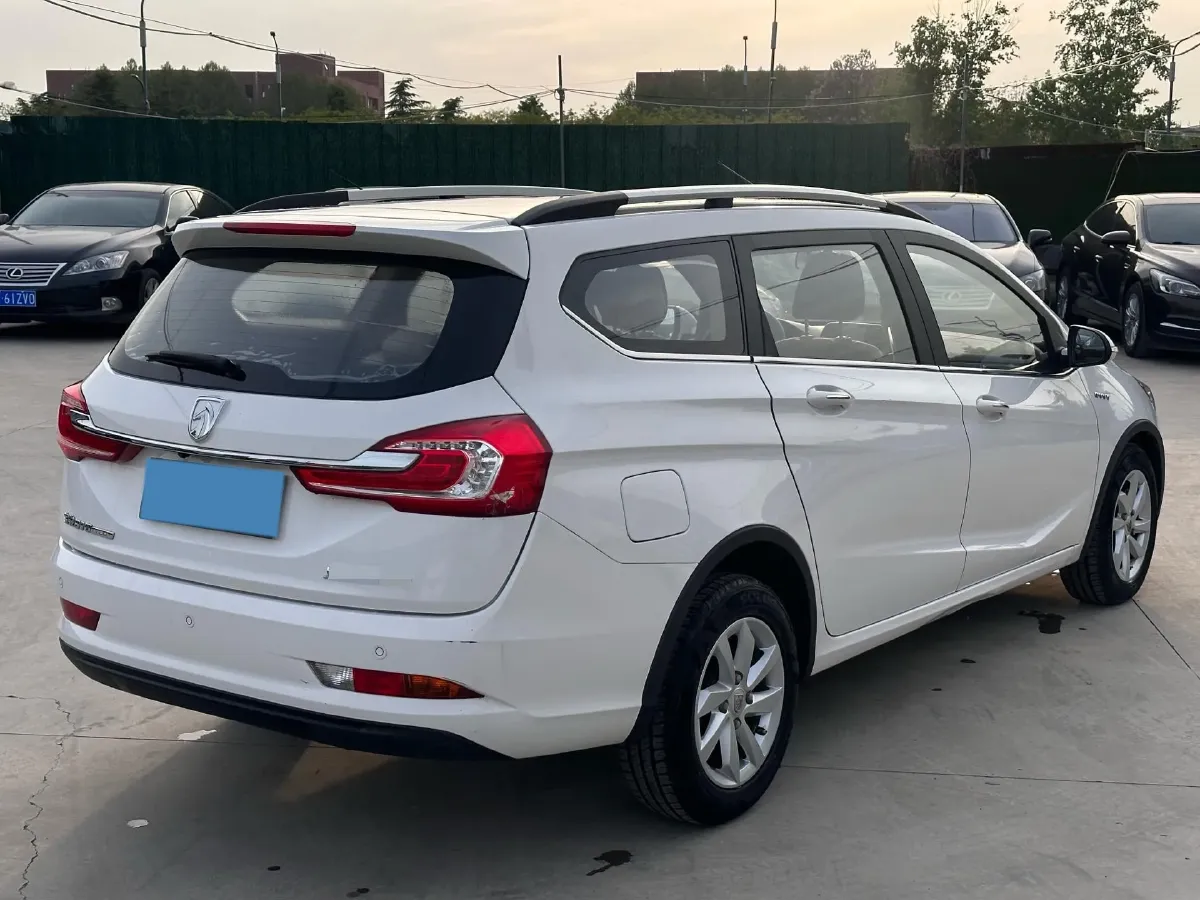2017 BaoJun 310W 1.5L 112HP L4 6MT,autocango,china used car exporter,china ev exporter,chinese used car exporter,chinese used ev exporter