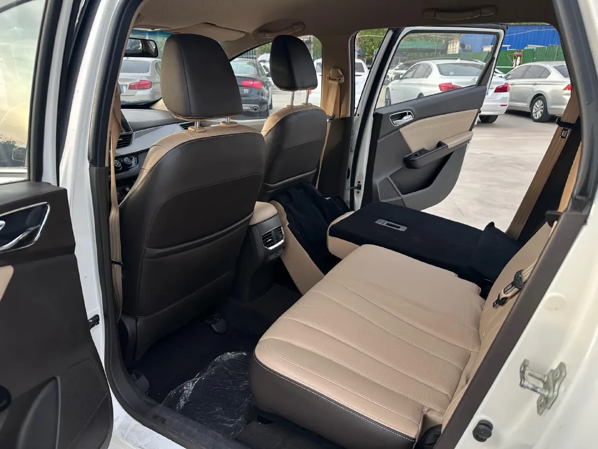 2017 BaoJun 310W 1.5L 112HP L4 6MT,autocango,china used car exporter,china ev exporter,chinese used car exporter,chinese used ev exporter