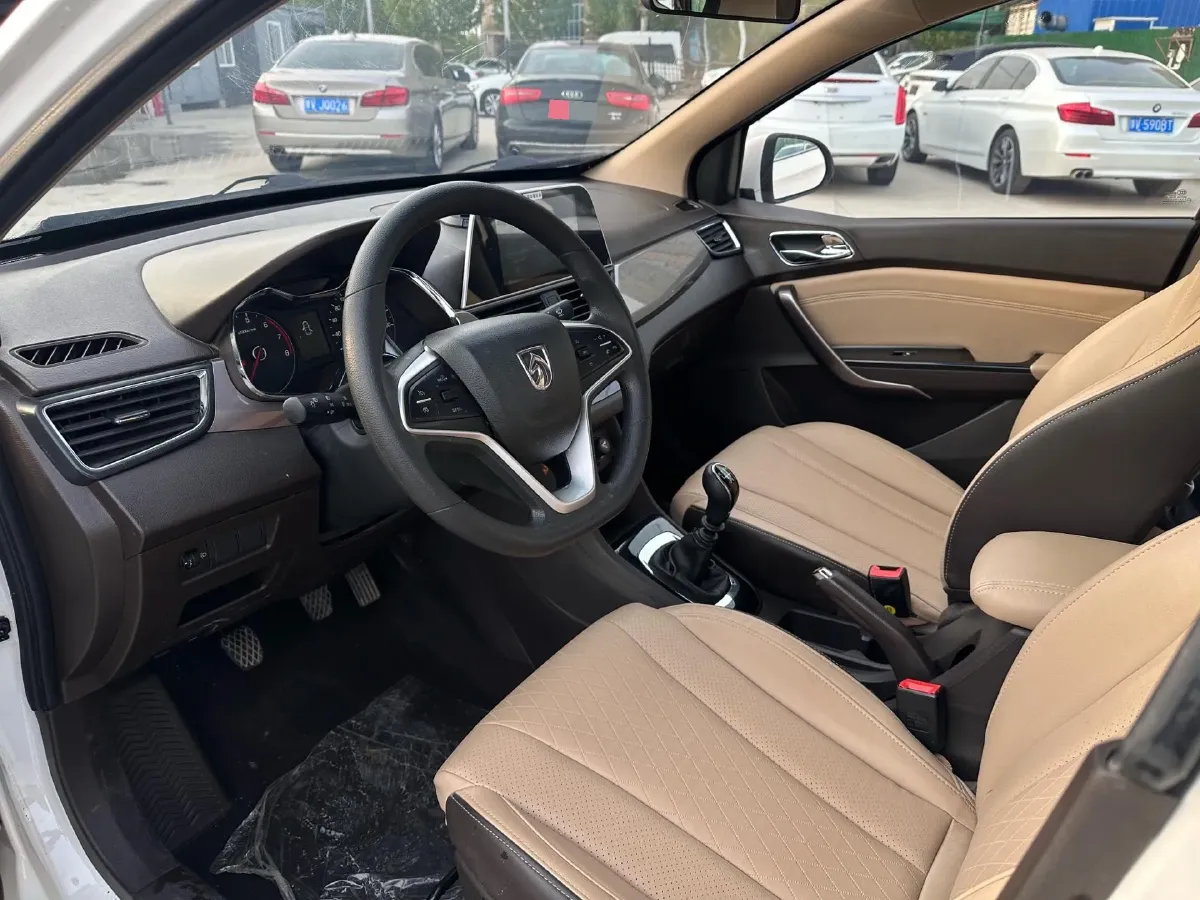 2017 BaoJun 310W 1.5L 112HP L4 6MT,autocango,china used car exporter,china ev exporter,chinese used car exporter,chinese used ev exporter