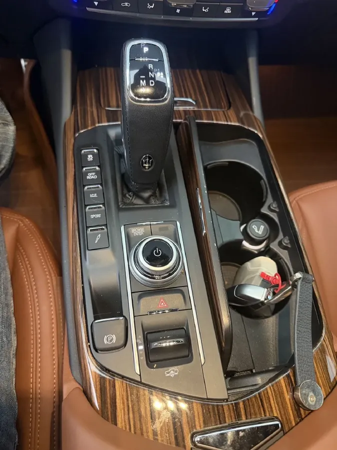 2021 Maserati Levante 3.0T 350HP V6 8AT,autocango,china used car exporter,china ev exporter,chinese used car exporter,chinese used ev exporter