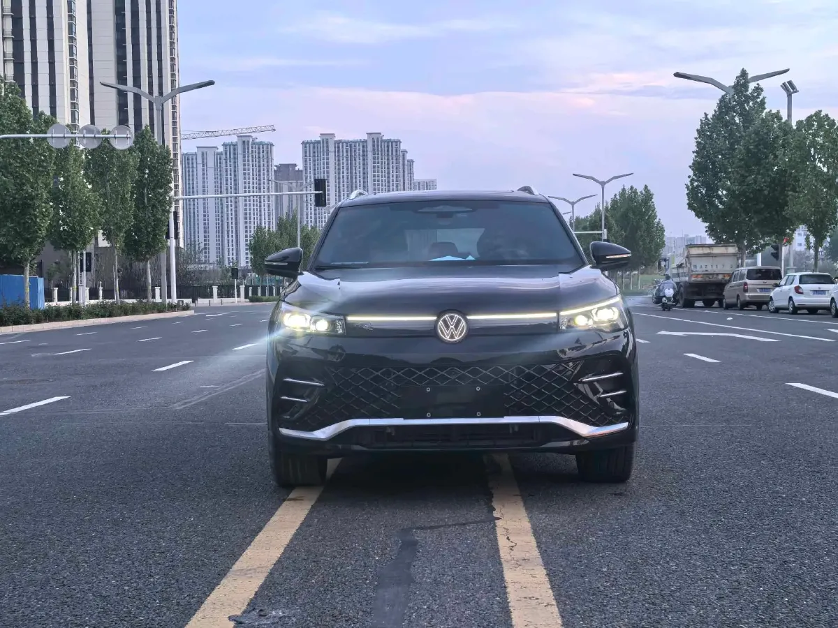 2026 Volkswagen Tiguan L 2.0T 220HP L4 7DCT,autocango,china used car exporter,china ev exporter,chinese used car exporter,chinese used ev exporter
