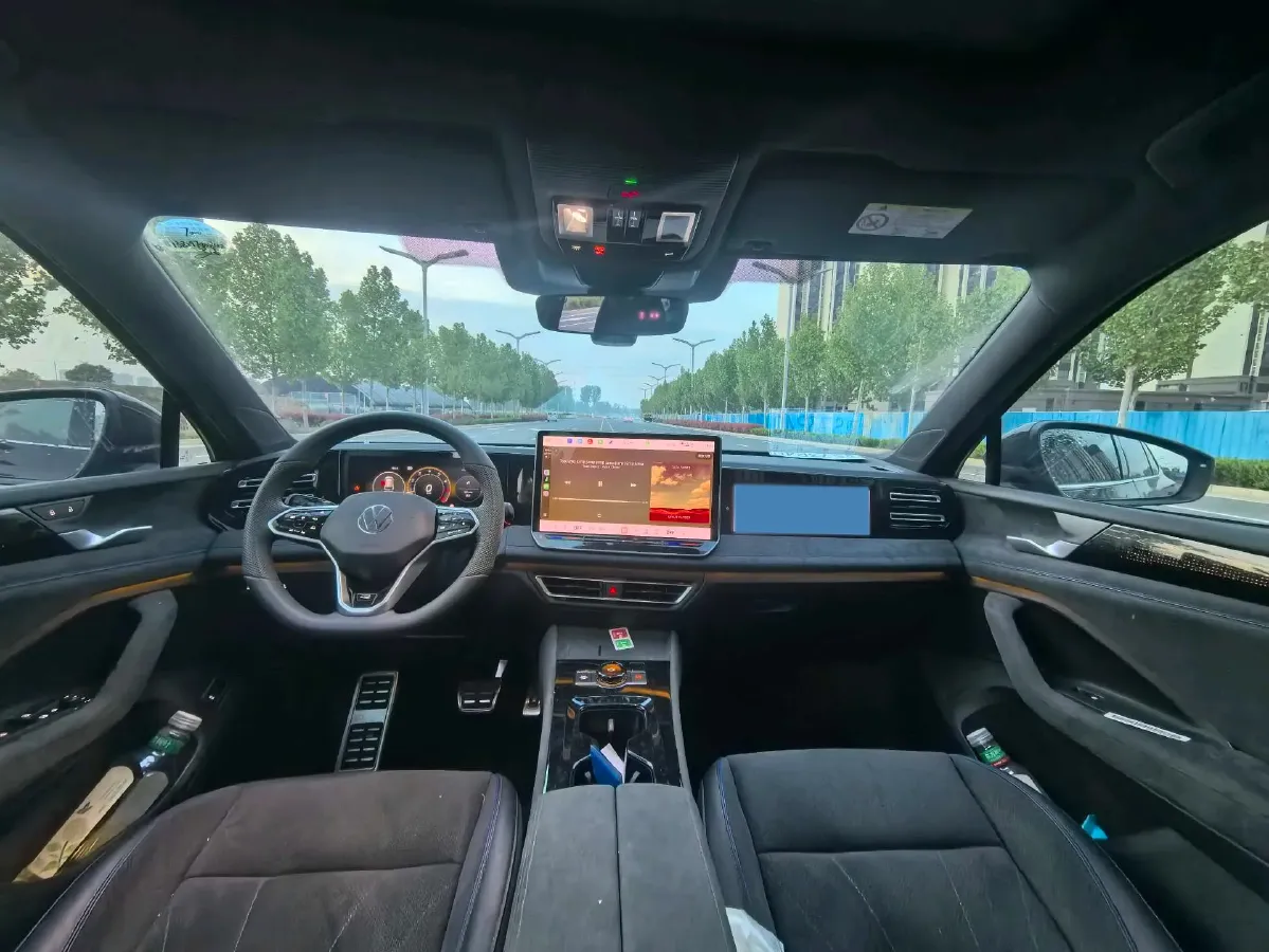 2026 Volkswagen Tiguan L 2.0T 220HP L4 7DCT,autocango,china used car exporter,china ev exporter,chinese used car exporter,chinese used ev exporter