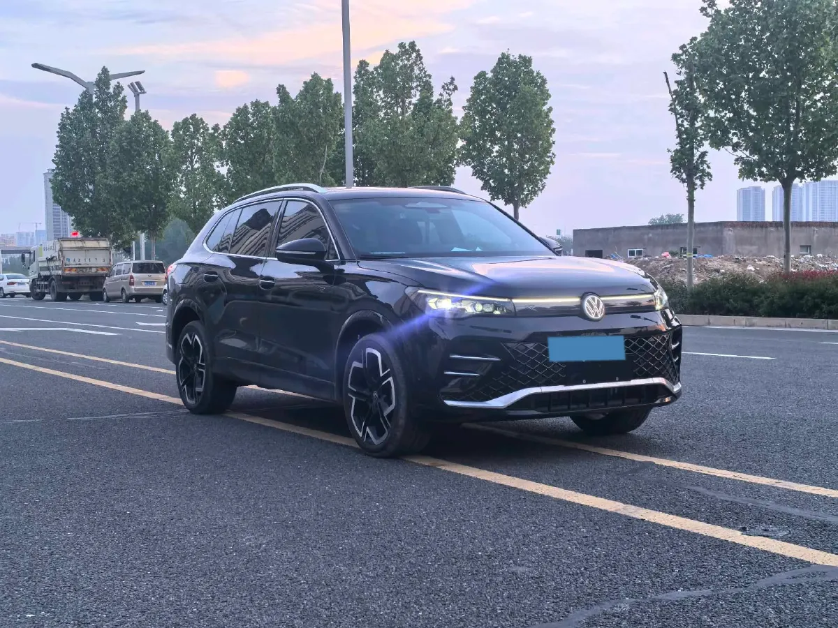 2026 Volkswagen Tiguan L 2.0T 220HP L4 7DCT,autocango,china used car exporter,china ev exporter,chinese used car exporter,chinese used ev exporter
