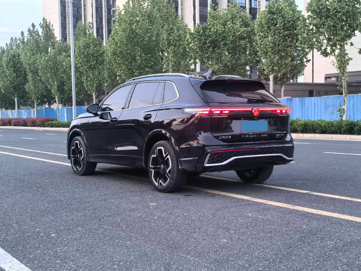 2026 Volkswagen Tiguan L 2.0T 220HP L4 7DCT,autocango,china used car exporter,china ev exporter,chinese used car exporter,chinese used ev exporter