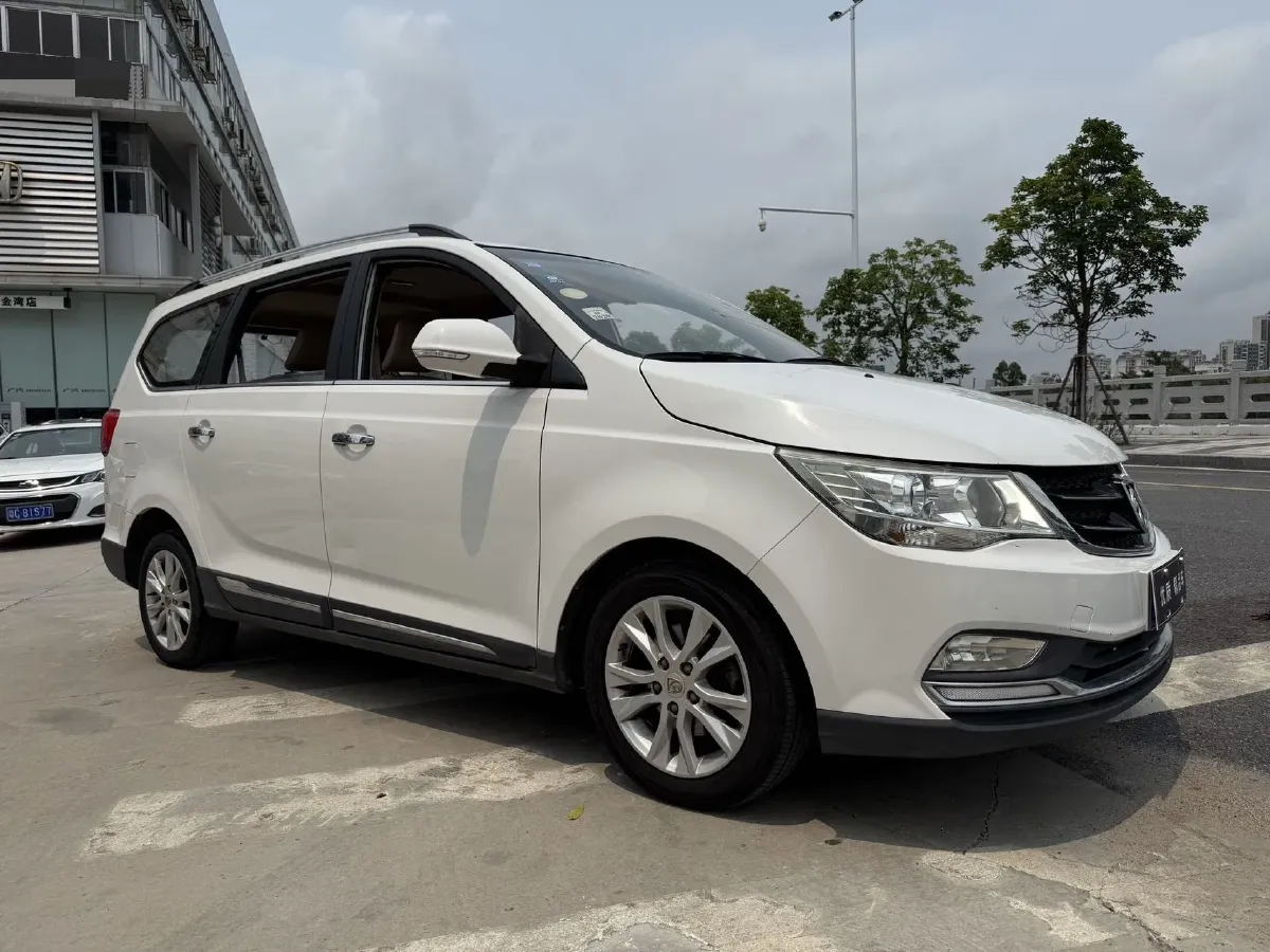 2016 BaoJun 560 1.5T 150HP L4 6MT,autocango,china used car exporter,china ev exporter,chinese used car exporter,chinese used ev exporter