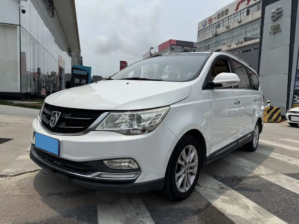 2016 BaoJun 560 1.5T 150HP L4 6MT,autocango,china used car exporter,china ev exporter,chinese used car exporter,chinese used ev exporter