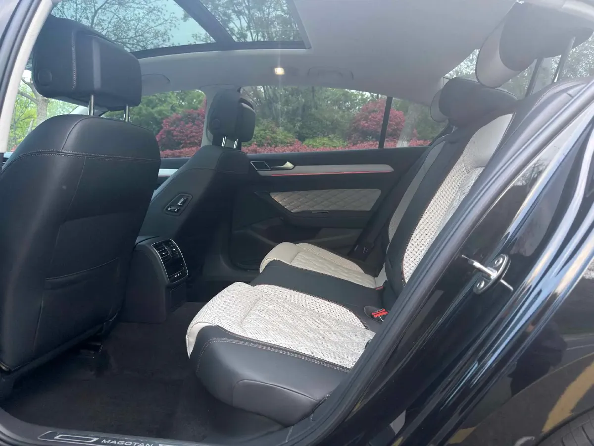 2023 Volkswagen Magotan 2.0T 186HP L4 7DCT,autocango,china used car exporter,china ev exporter,chinese used car exporter,chinese used ev exporter