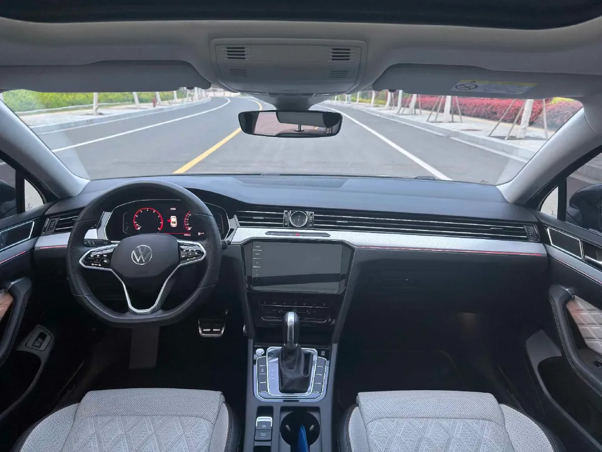 2023 Volkswagen Magotan 2.0T 186HP L4 7DCT,autocango,china used car exporter,china ev exporter,chinese used car exporter,chinese used ev exporter