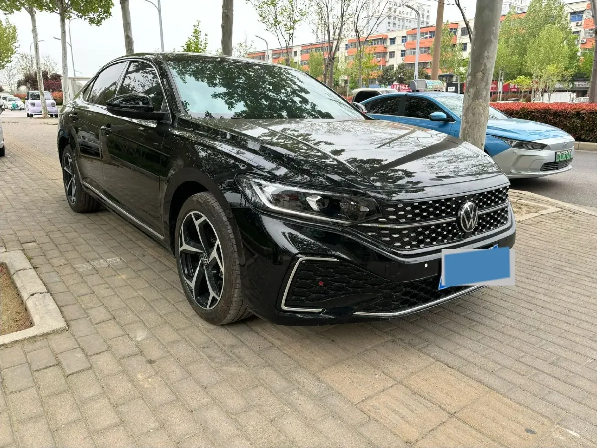 2025 Volkswagen Passat 2.0T 220HP L4 7DCT,autocango,china used car exporter,china ev exporter,chinese used car exporter,chinese used ev exporter