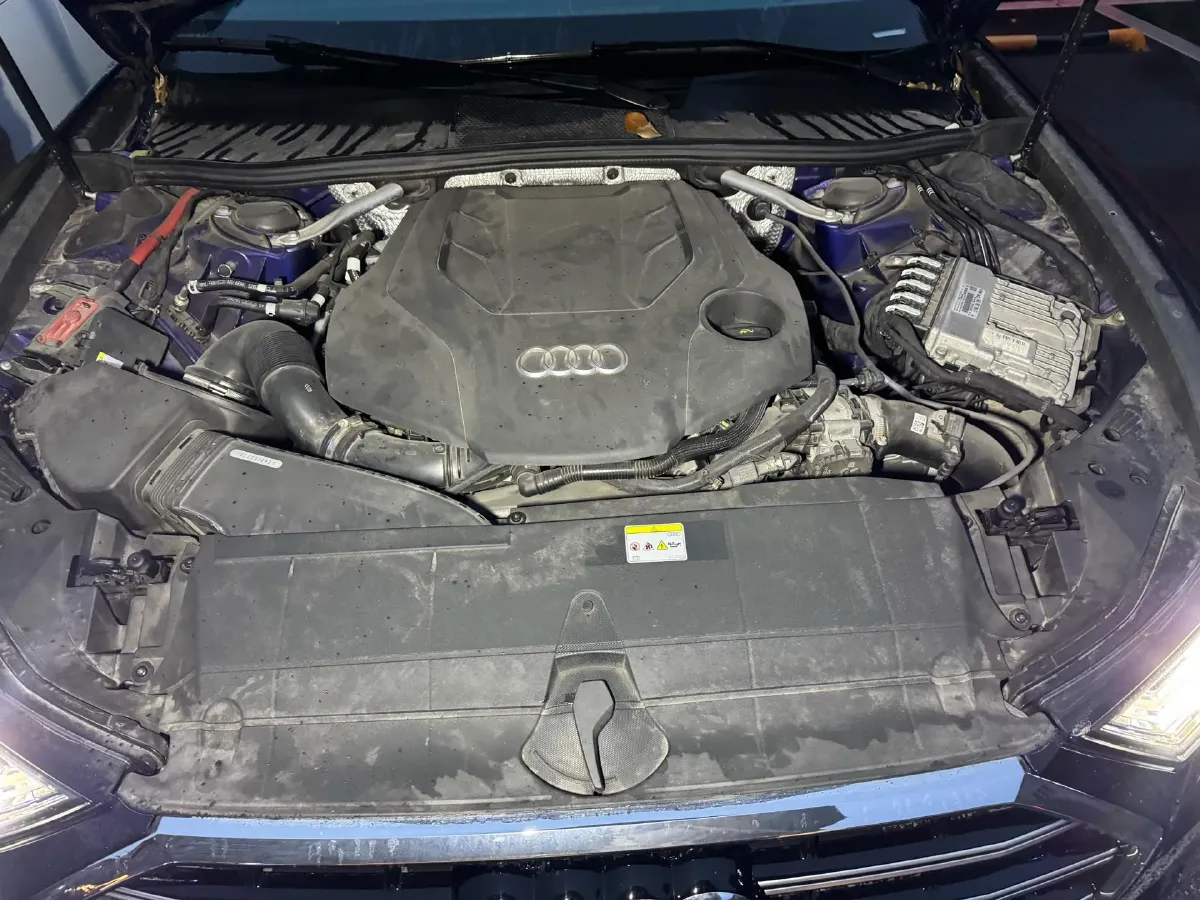 2022 Audi A6L 3.0T 340HP V6 7DCT,autocango,china used car exporter,china ev exporter,chinese used car exporter,chinese used ev exporter