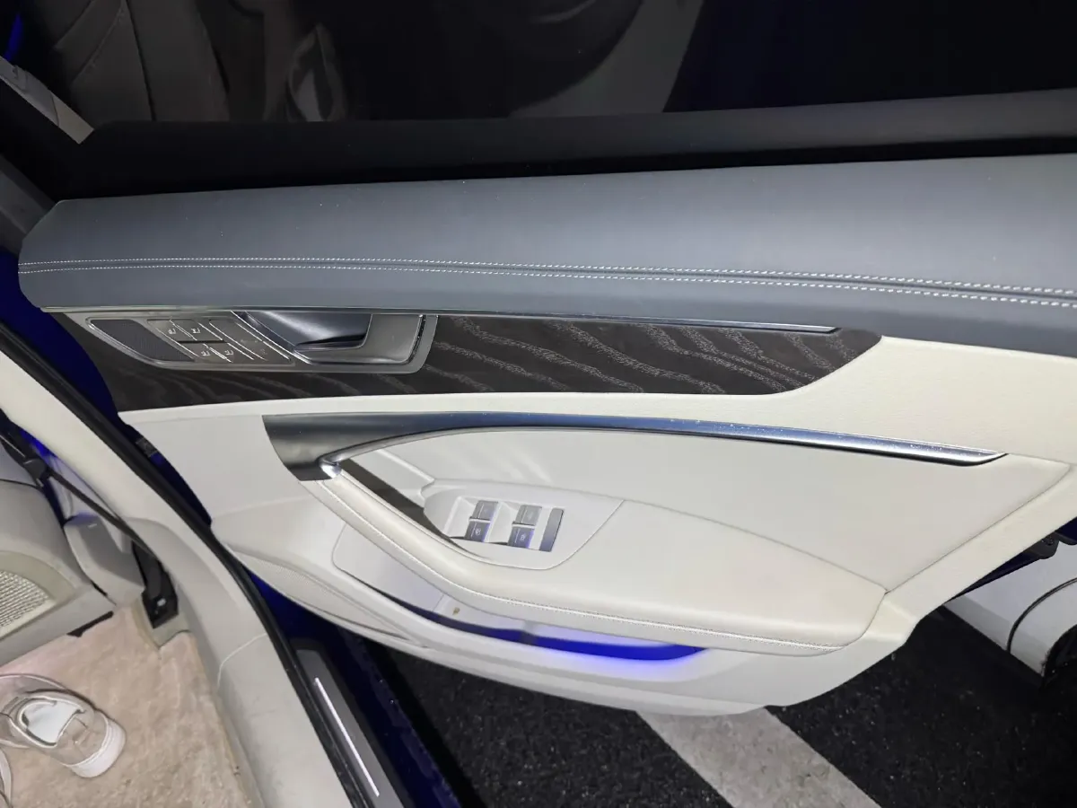 2022 Audi A6L 3.0T 340HP V6 7DCT,autocango,china used car exporter,china ev exporter,chinese used car exporter,chinese used ev exporter