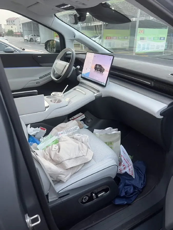 2025 Xpeng X9 BEV,autocango,china used car exporter,china ev exporter,chinese used car exporter,chinese used ev exporter