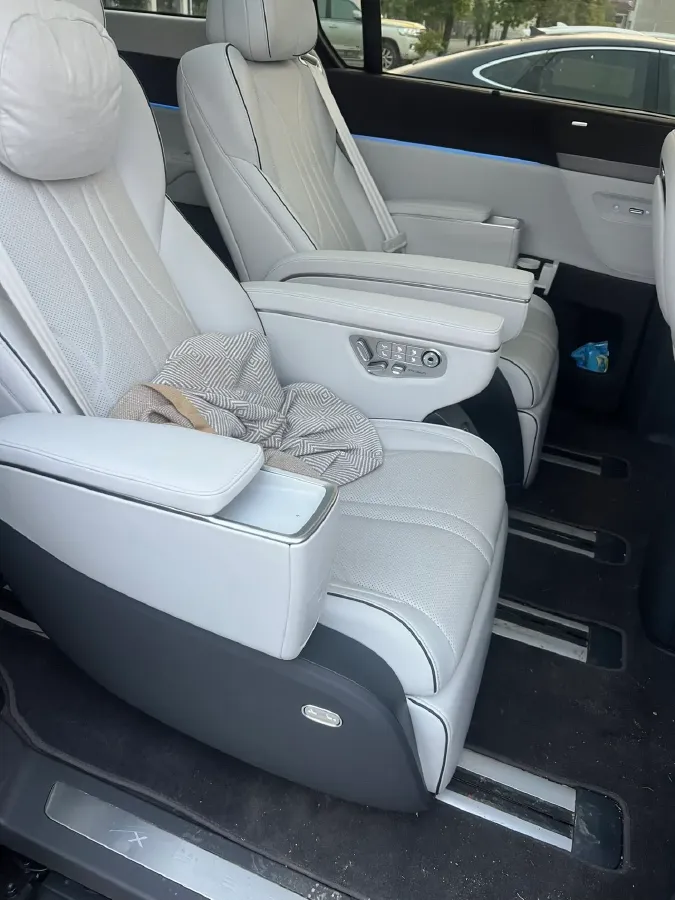 2025 Xpeng X9 BEV,autocango,china used car exporter,china ev exporter,chinese used car exporter,chinese used ev exporter