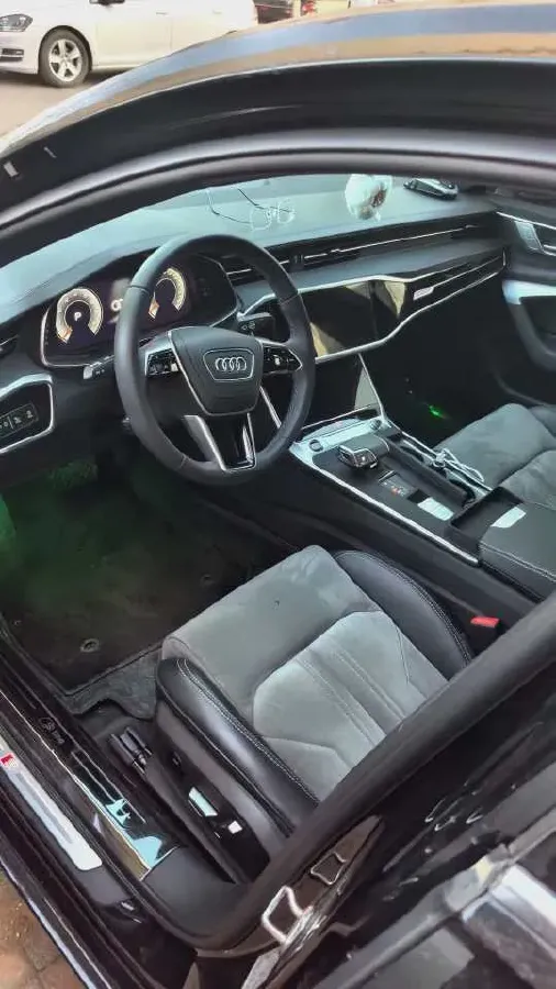 2024 Audi A6L 2.0T 245HP L4 7DCT,autocango,china used car exporter,china ev exporter,chinese used car exporter,chinese used ev exporter