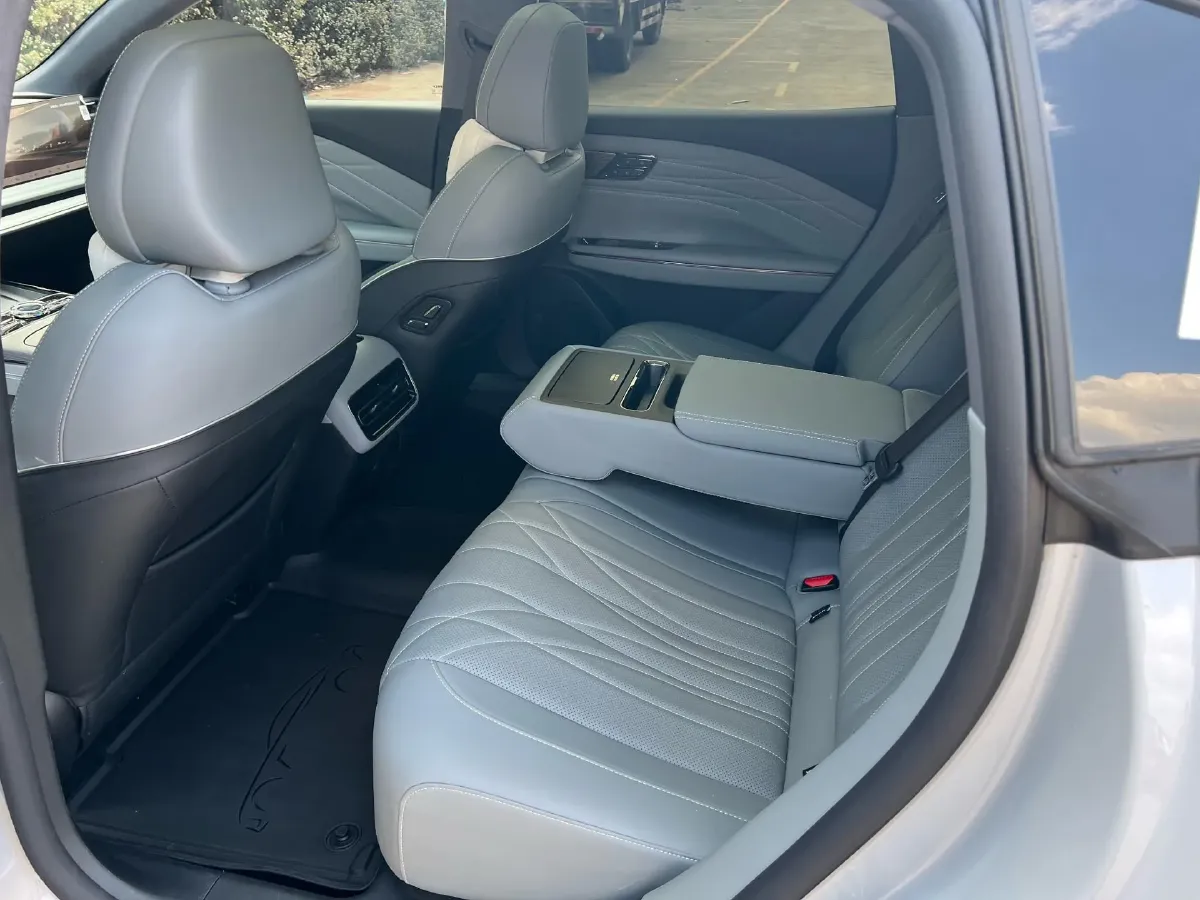 2025 Geely Galaxy E8 BEV 76KWH,autocango,china used car exporter,china ev exporter,chinese used car exporter,chinese used ev exporter