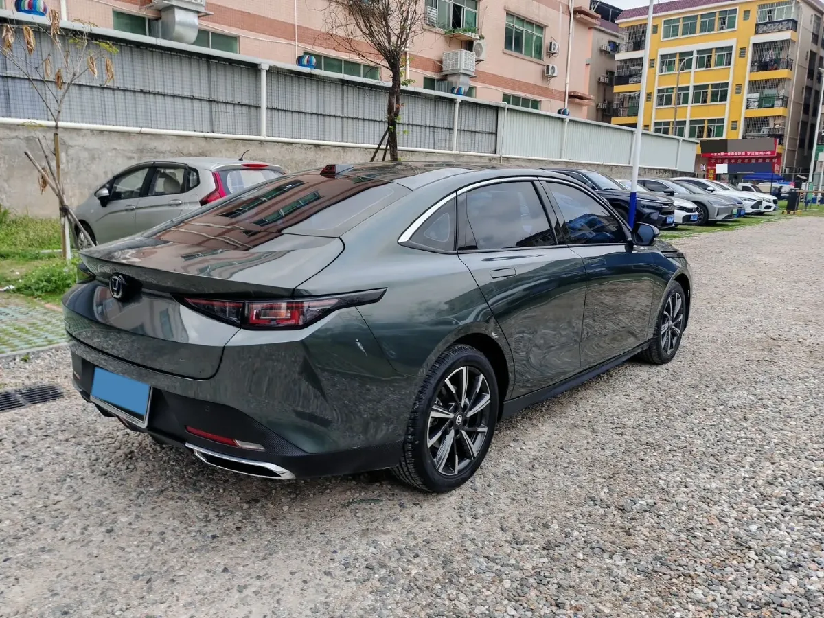 2023 ChangAn Oshan Z6 1.5T 188HP L4 7DCT,autocango,china used car exporter,china ev exporter,chinese used car exporter,chinese used ev exporter